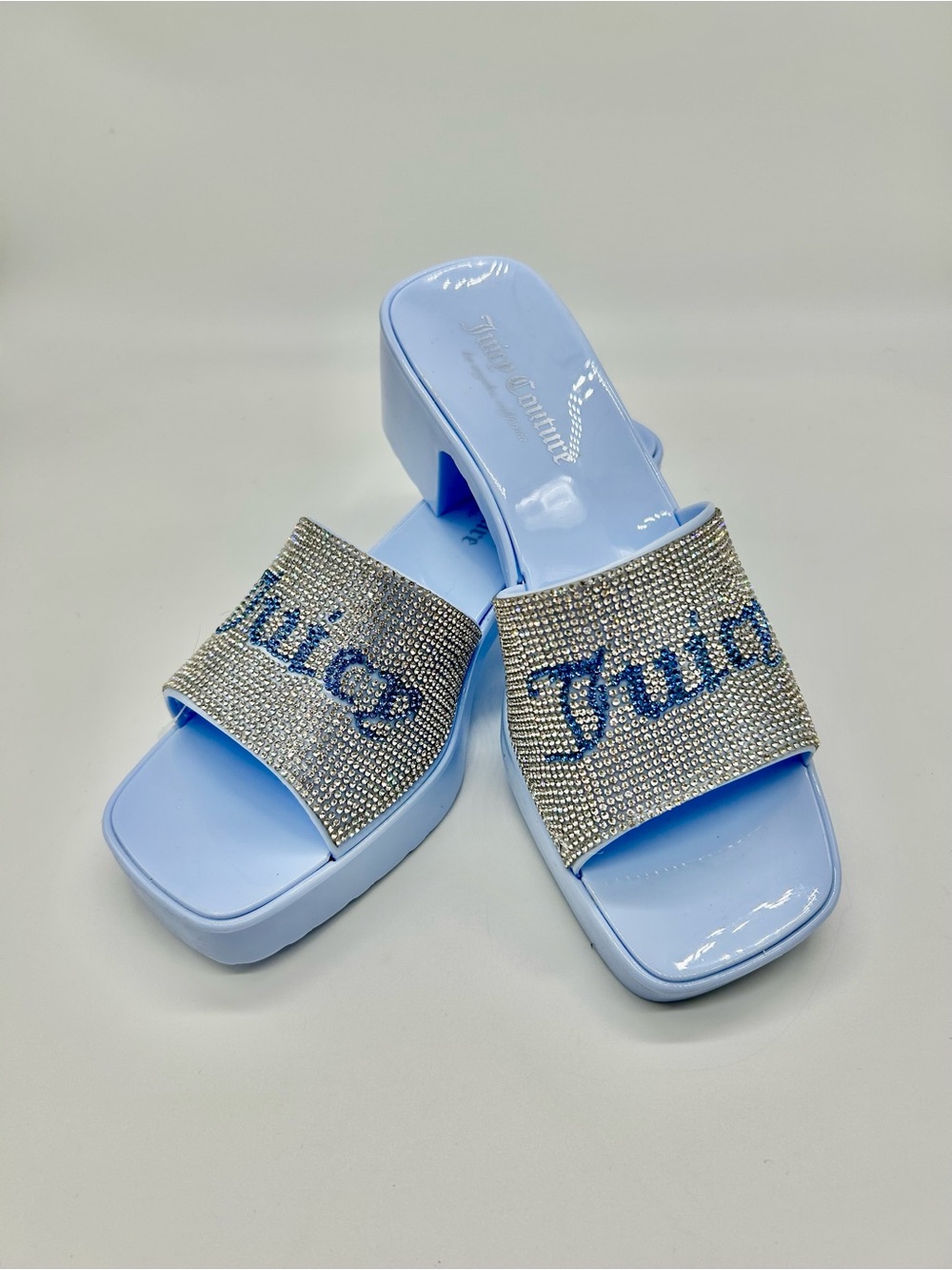 Juicy Couture “Harmony” Periwinkle Slip-On Sandals Size 8 NWT